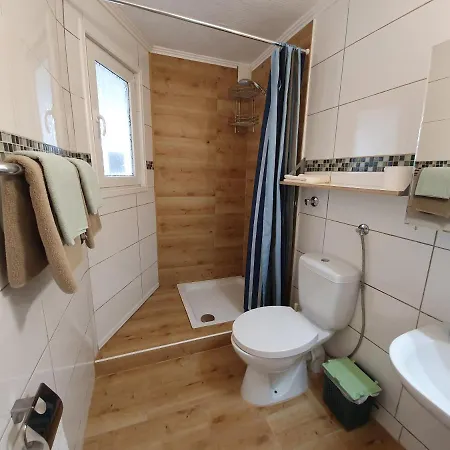 여관 Kenny & Henry 3*