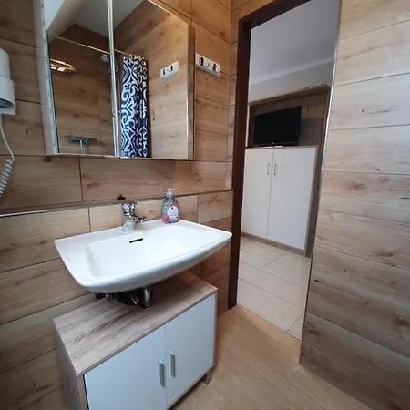 Kenny & Henry 3* 쿡스하펜