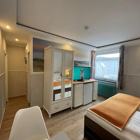 Kenny & Henry 여관