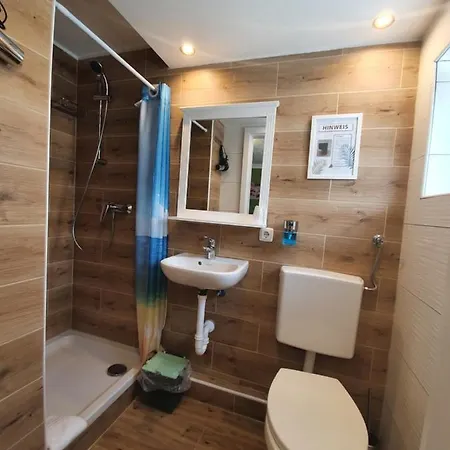 Kenny & Henry 여관 3*