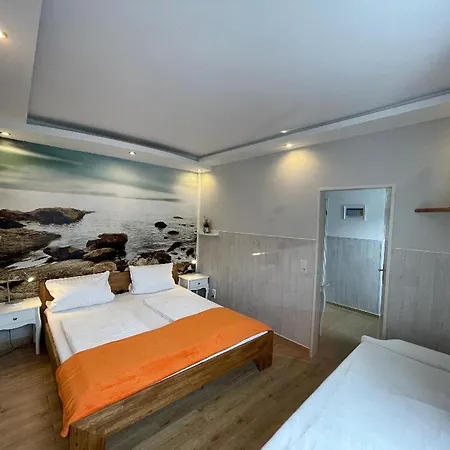 여관 Kenny & Henry 3*