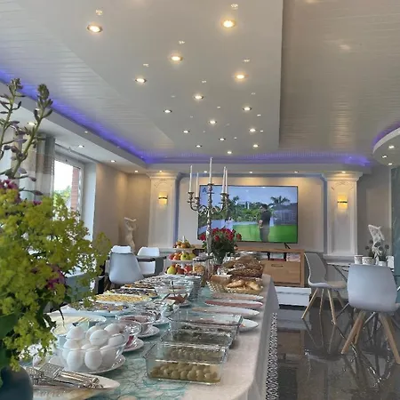 Kenny & Henry 여관 3*