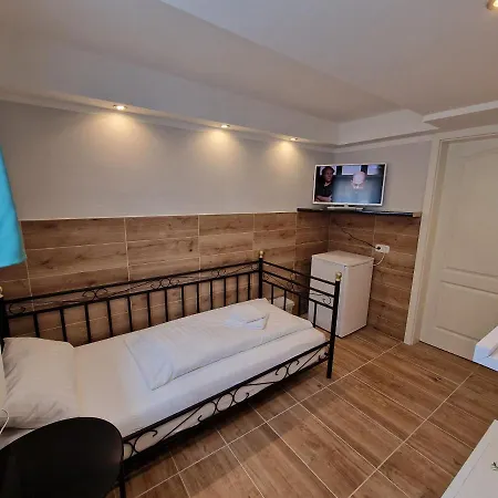 Kenny & Henry 여관