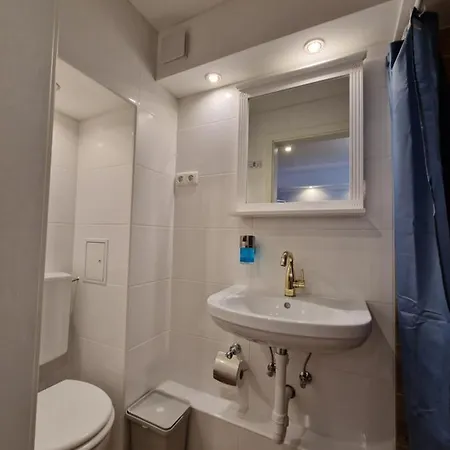 Kenny & Henry 3* 쿡스하펜