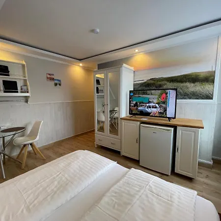 Kenny & Henry 3* 쿡스하펜