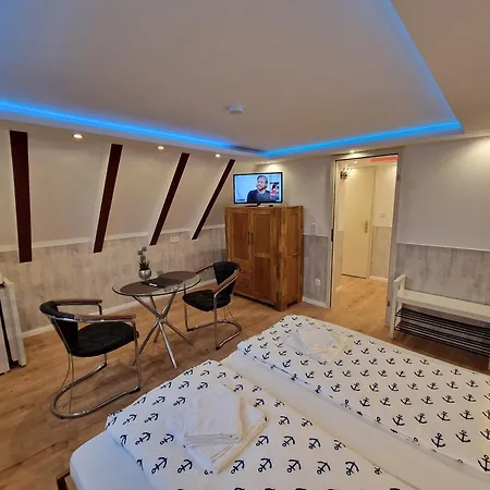 Kenny & Henry 여관 3*