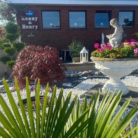 여관 Kenny & Henry 3*