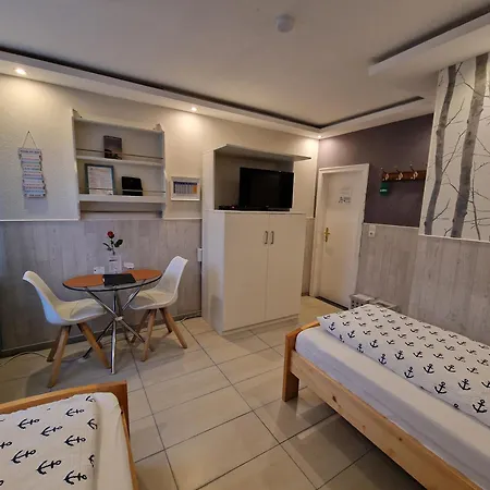 Kenny & Henry 3* 쿡스하펜