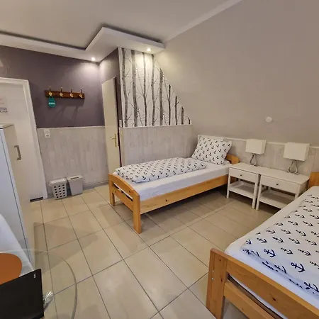 Kenny & Henry 여관